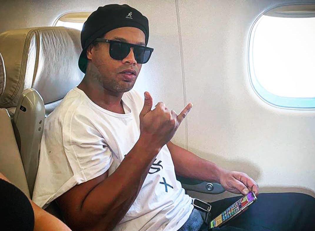 Ronaldinho Gaúcho mantém patrocínios e aumenta seguidores nas redes sociais após prisão