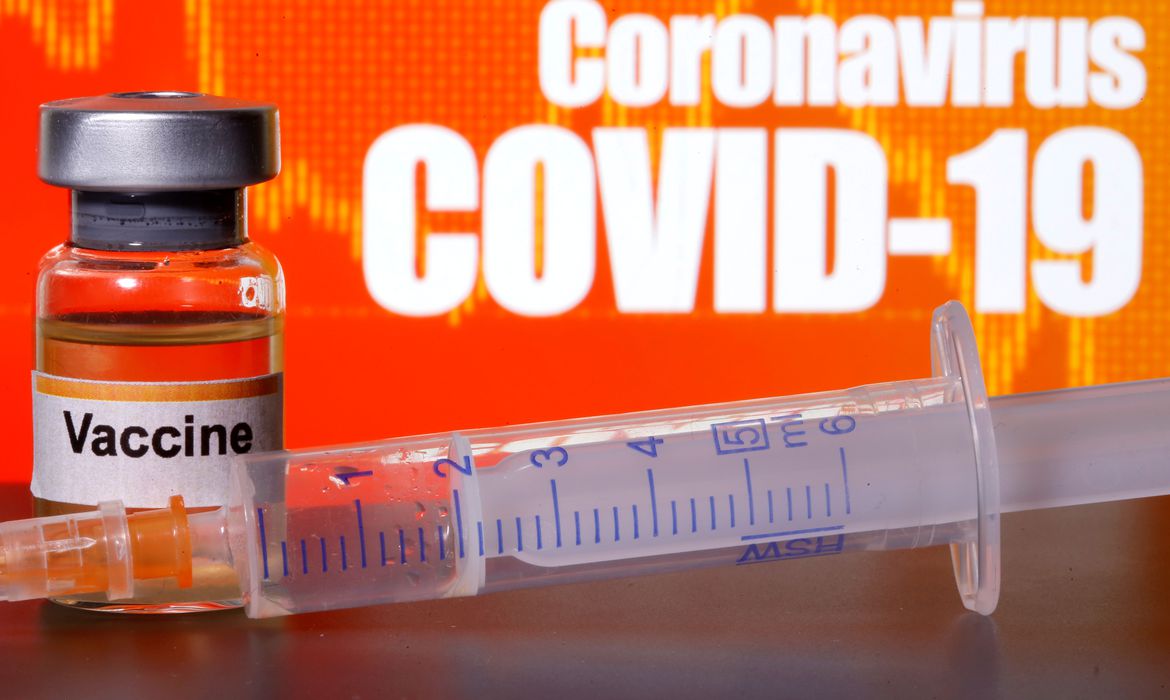 Hospital da PUC passa a receber profissionais da saúde idosos e que já tiveram Covid-19 para testes da vacina