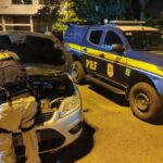 PRF recupera veículo roubado e prende casal em São Leopoldo