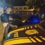 VÍDEO: PRF persegue e prende homem na BR-116, em SL, com carro que havia sido roubado em Canoas