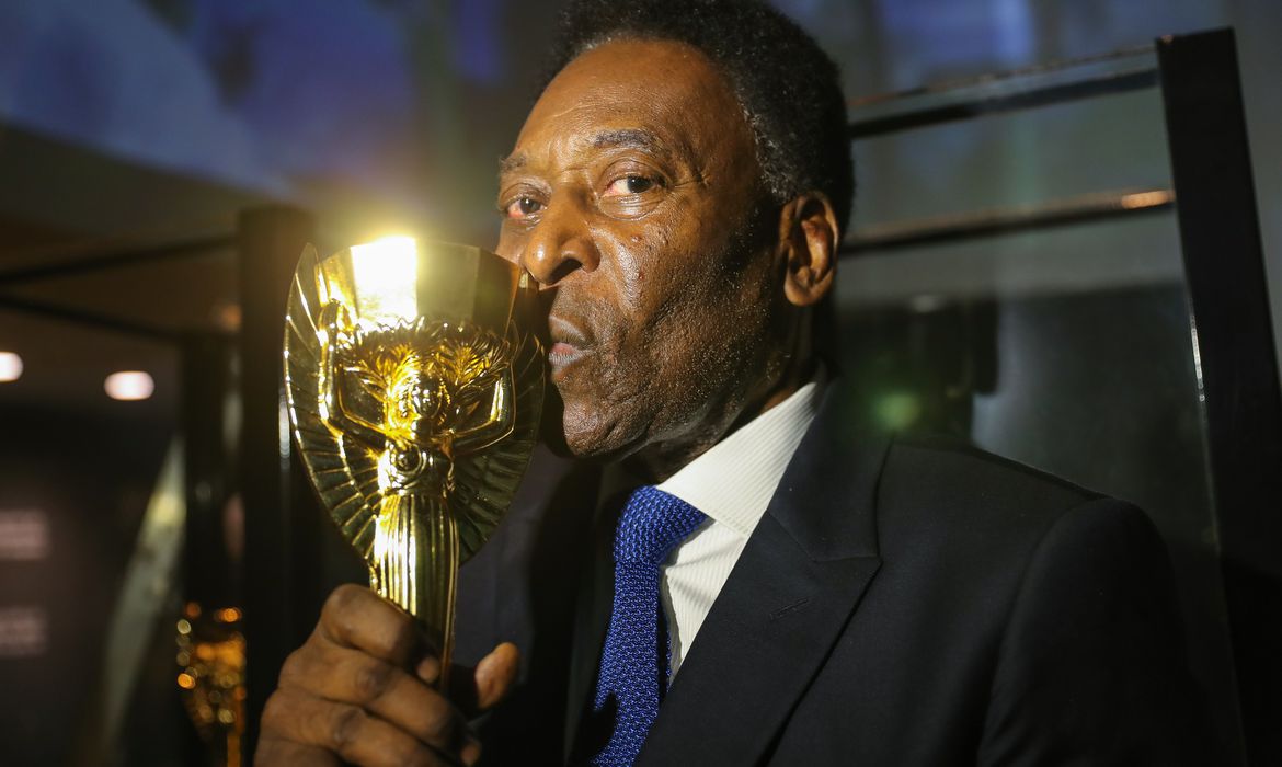 Pelé, 80 anos em 80 dias: Rei foi campeão no último jogo