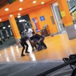 Homem morre após ser espancado por seguranças em supermercado em Porto Alegre