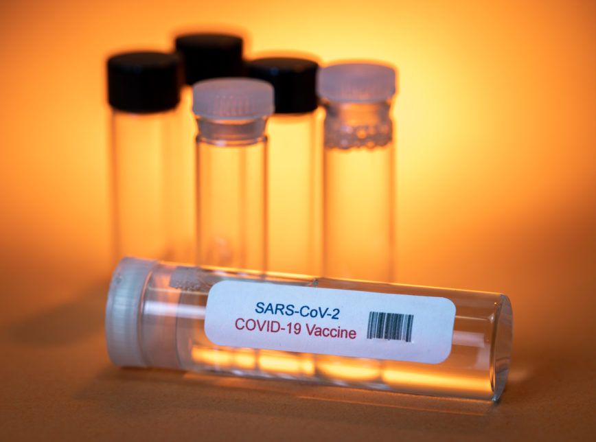 Reino Unido deve começar vacinação contra a covid-19 em 7 de dezembro