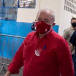 Ex-presidente Lula vota em São Paulo e fala aos jornalistas