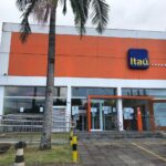 Agência do Itaú do bairro Rio Branco está fechada para sanitização contra o Covid-19