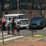 Mulher fica ferida em acidente na Avenida Dom João Becker, junto à Câmara de Vereadores