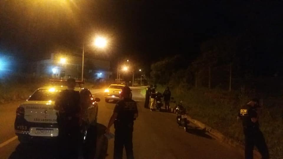 GCM de São Leopoldo acaba com racha de motos na Estrada do Morro do Paula