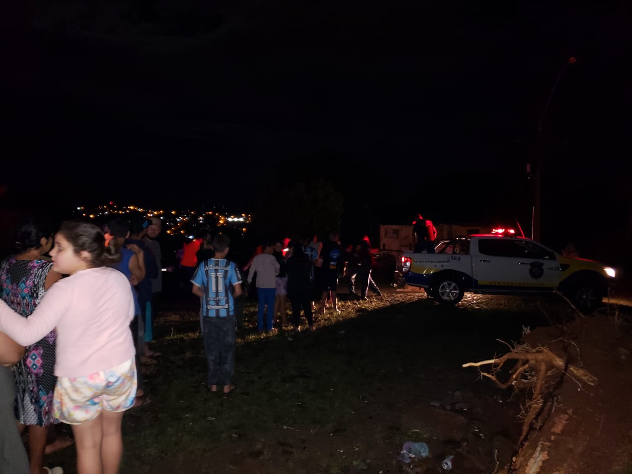 Defesa Civil de São Leopoldo presta auxílio para moradores atingidos pelo temporal