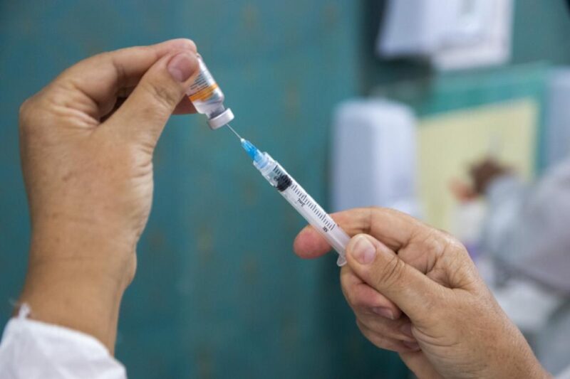 Estado busca priorização de professores e funcionários da rede no cronograma de vacinação nacional