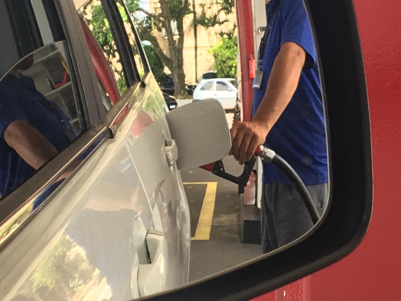 Preço médio da gasolina supera R$ 7 pela 1ª vez em quatro estados brasileiros