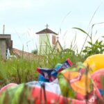 Vídeo: Jovens fazem festa clandestina em cemitério com mais de 100 pessoas