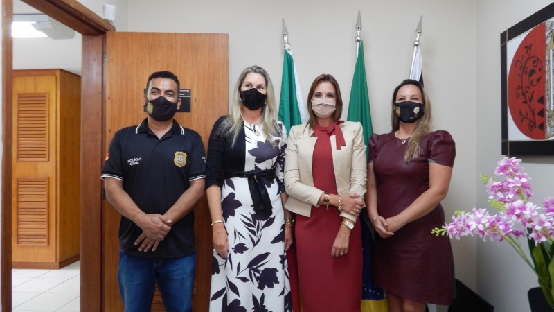 Chefia de Polícia, delegada Nadine Tagliari Anflor, visitou a DEAM de São Leopoldo