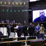 Câmara mantém prisão de Daniel Silveira com 364 votos a favor e 130 contra