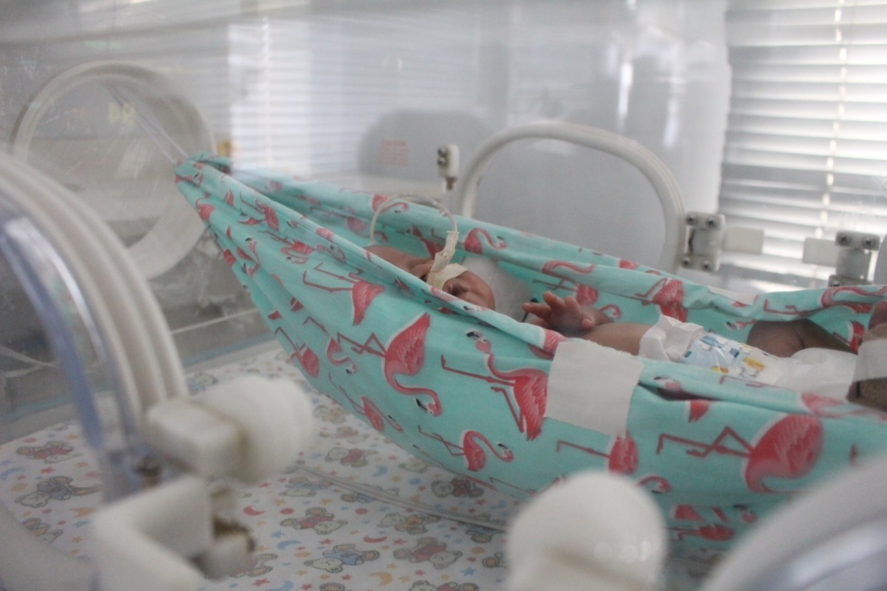 Tratamento acolhedor para os bebês da UTI Neonatal do Centenário