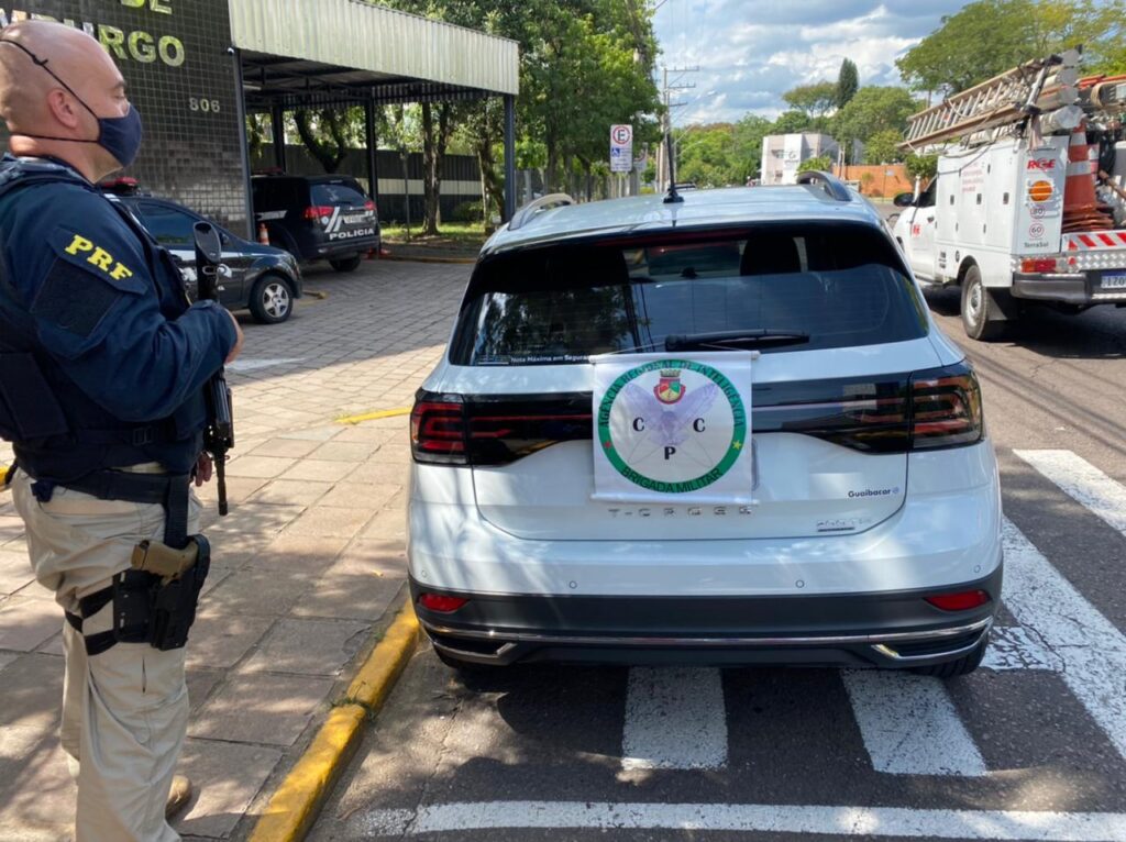 Em São Leopoldo, PRF prende ex-presidiário com carro roubado