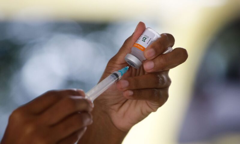 Pessoas com HIV/Aids também terão prioridade para vacina