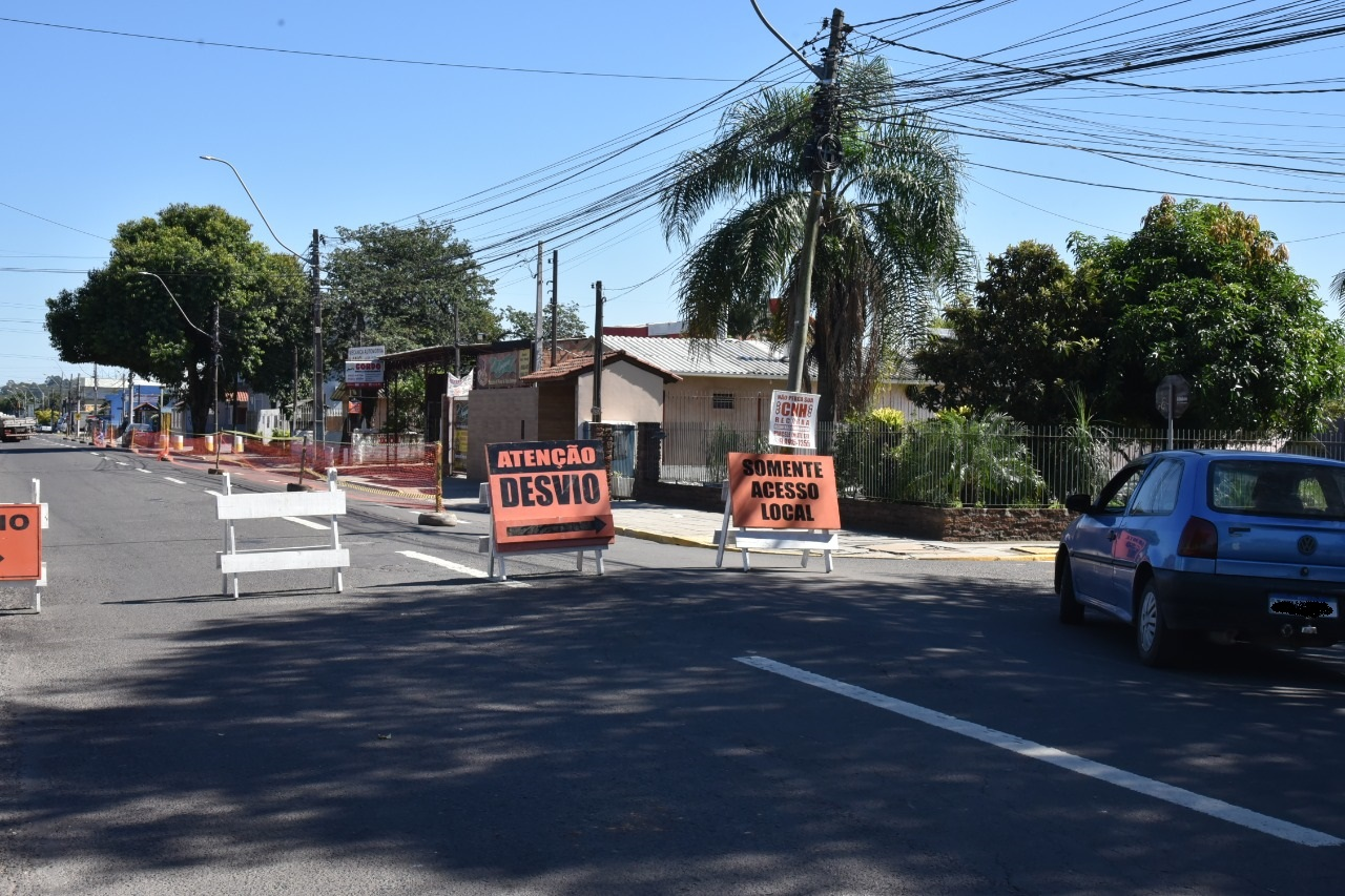 ATENÇÃO: Obra de drenagem altera o trânsito na avenida Atalíbio Taurino de Resende