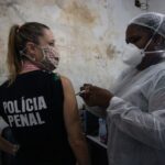 Forças de Segurança recebem primeira dose da vacina contra o coronavírus em São Leopoldo