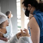 São Leopoldo começa a segunda-feira (28) vacinando pessoas da faixa etária 44 anos