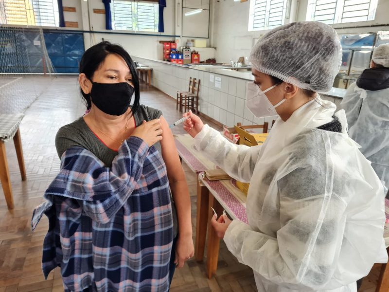 Neste sábado São Leopoldo amplia a idade de vacinação para a faixa etária a partir de 46 anos