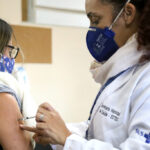 Brasil atinge 80% da população acima de 18 anos com a primeira dose da vacina Covid-19