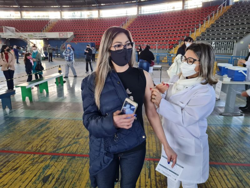 Sábado marcado por grande procura de vacinação contra a covid-19 em São Leopoldo