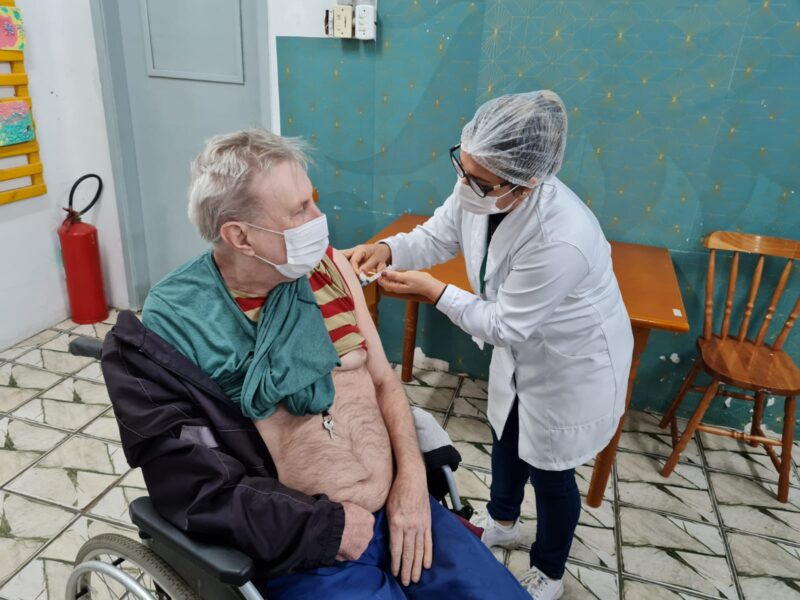 Nesta sexta-feira segue a vacinação da 4ª dose contra a covid em São Leopldo para pessoas acima de 60 anos