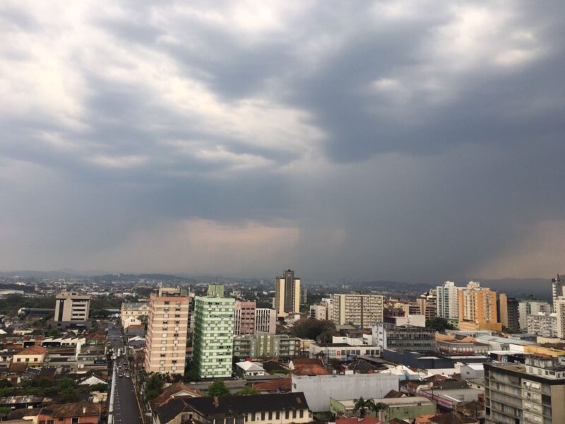Segunda-feira com chuva em São Leopoldo e região
