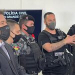 Vídeo: Polícia de Sapucaia prende 12 pessoas e encontra droga em sapatos de crianças