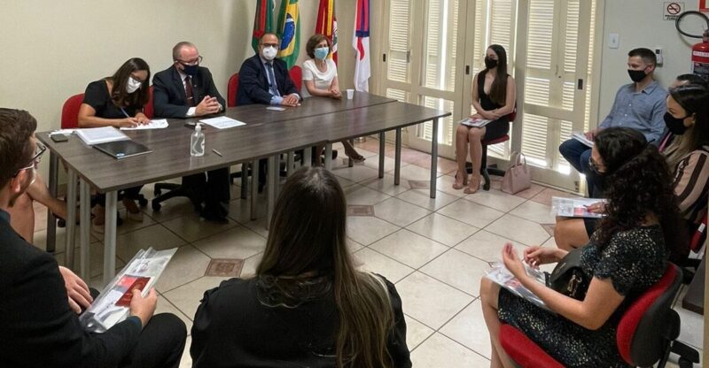 OAB de São Leopoldo realiza entrega de sete credenciais a novos advogados do município