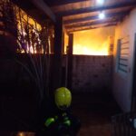 Incêndio atinge três casas no bairro Campina