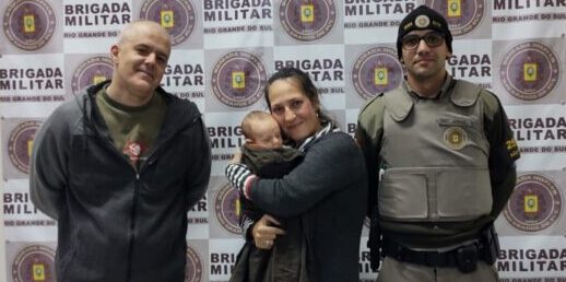 Bebê de dois meses se engasga com leite materno e é salvo por militares do 25º BPM de São Leopoldo