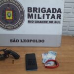 Dois homens são presos no bairro Rio do Sinos após roubo no comércio, um dos homens era foragido