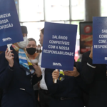 Aeronautas rejeitam proposta de empresas e mantêm paralisação em aeroportos