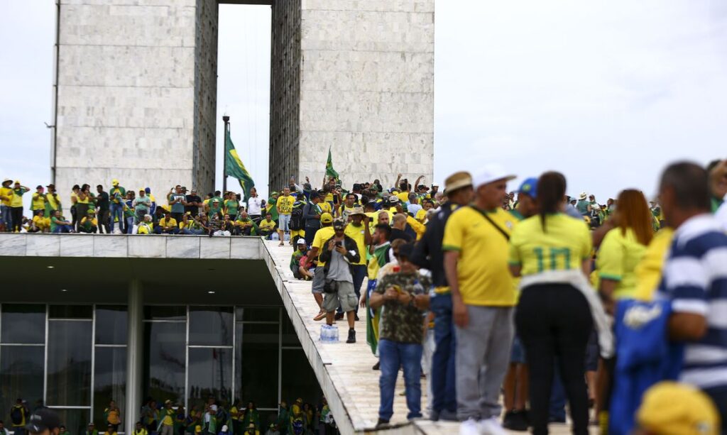 8 DE JANEIRO: Um ano após invasão em Brasília, STF mantém 66 presos