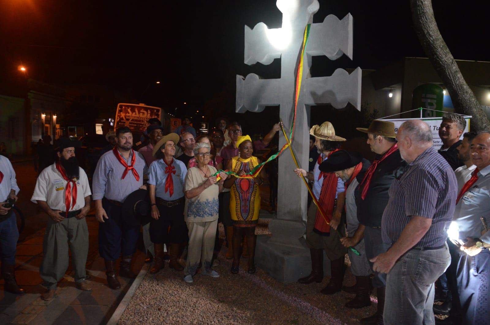 Monumento em homenagem aos indígenas é inaugurado em São Leopoldo