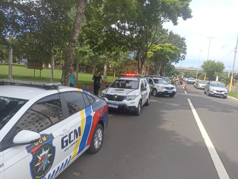 Operação entre 25º BPM e GCM realiza prisão durante barreira em São Leopoldo