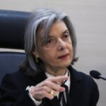 Cármen Lúcia envia processos de Bolsonaro para a Justiça comum