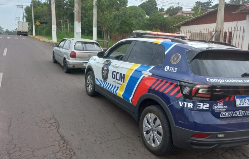 GCM de São Leopoldo recolhe veículo com mais de R$ 10 mil em multas