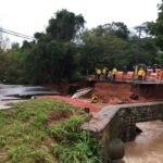 Ponte que caiu na divisa entre os bairros Rio Branco e Santo André não tem previsão de reconstrução