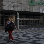 Petrobras retoma programa de estágios com bolsa-auxílio de R$ 1,8 mil