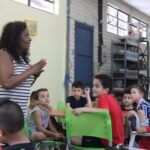 Secretaria de Direitos Humanos realiza oficina de Abayomis na Escola Amadeo Rossi