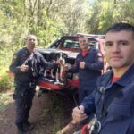 Bombeiros de Caxias do Sul resgatam cão que caiu de um penhasco há uma semana