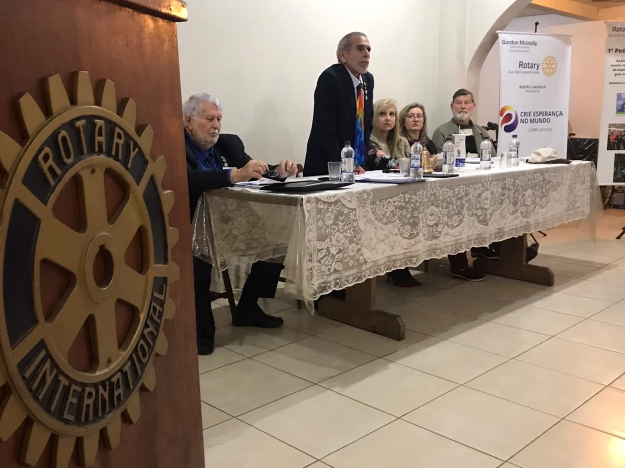 Governador do Distrito 4670 visita Rotary Club São Leopoldo Leste para compartilhar experiência