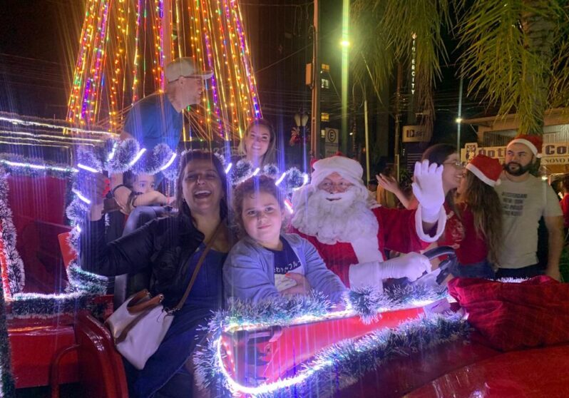 VÍDEO : Papai Noel com  seu trenó carregado de magia chegou para a  temporada 2023