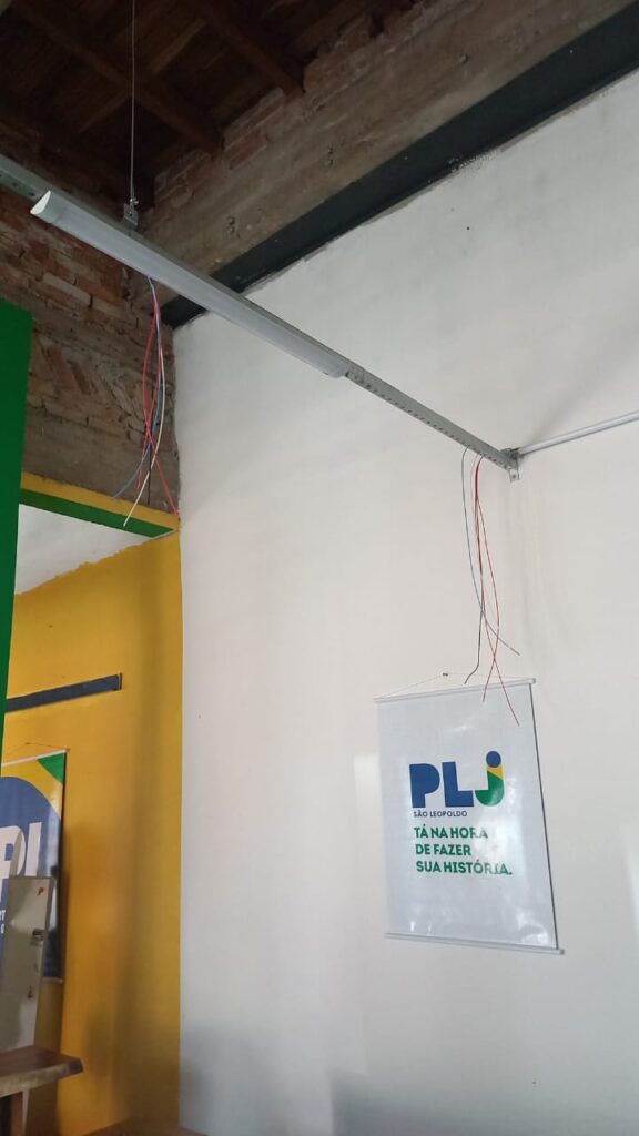 Sede do PL no Centro de São Leopoldo é arrombada e fios e utensílios foram levados