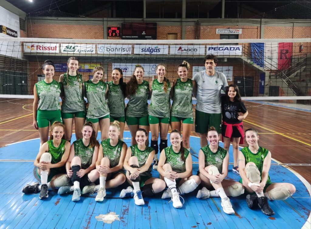 Meninas da Feevale estão na final da Copa Novo Hamburgo de Voleibol