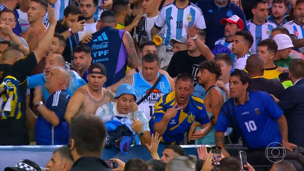 Antes da bola rolar no Maracanã, torcedores de Brasil e Argentina brigam nas arquibancadas