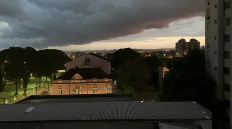 VÍDEO : Sexta-feira com vento, relâmpagos e chuva chegando em São Leopoldo
