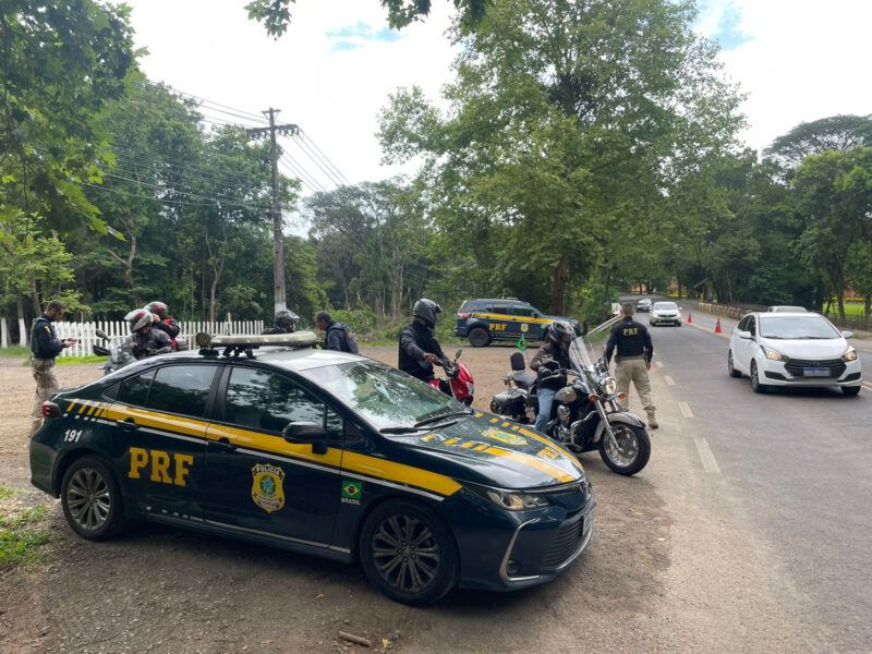 TRECHO DA MORTE: PRF faz fiscalização de motocicletas na BR-116 em Dois Irmãos